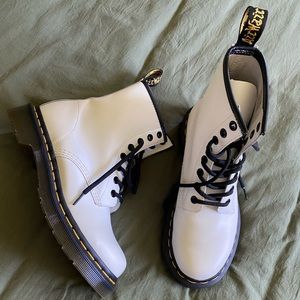 DR. MARTEN WHITE PATENT LEATHER BOOTS